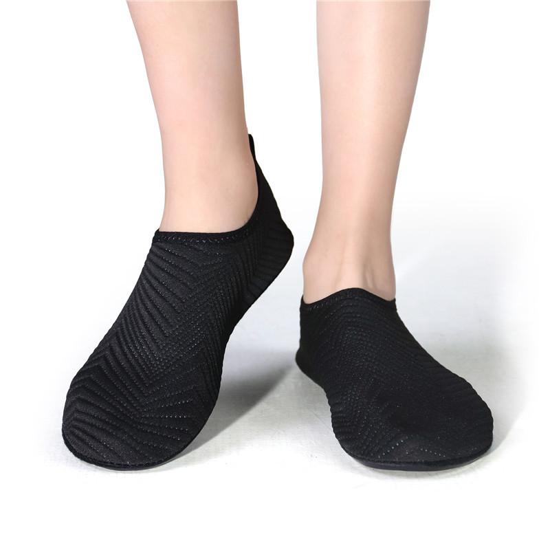 Hot sale Black Men Aqua Shoes Quick Drying Beach Barefoot Shoes Men Women Yoga Shoes Summer Swimming Shoes Unisex Diving Socks