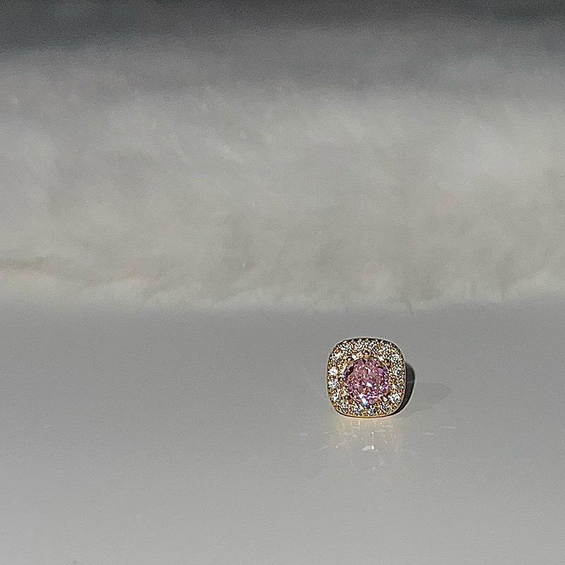 Exquisiter Zirkon-Ohrstecker: Mikro-Eingelegtes Titanstahl-Zuckerwürfel-Design für Frauen.