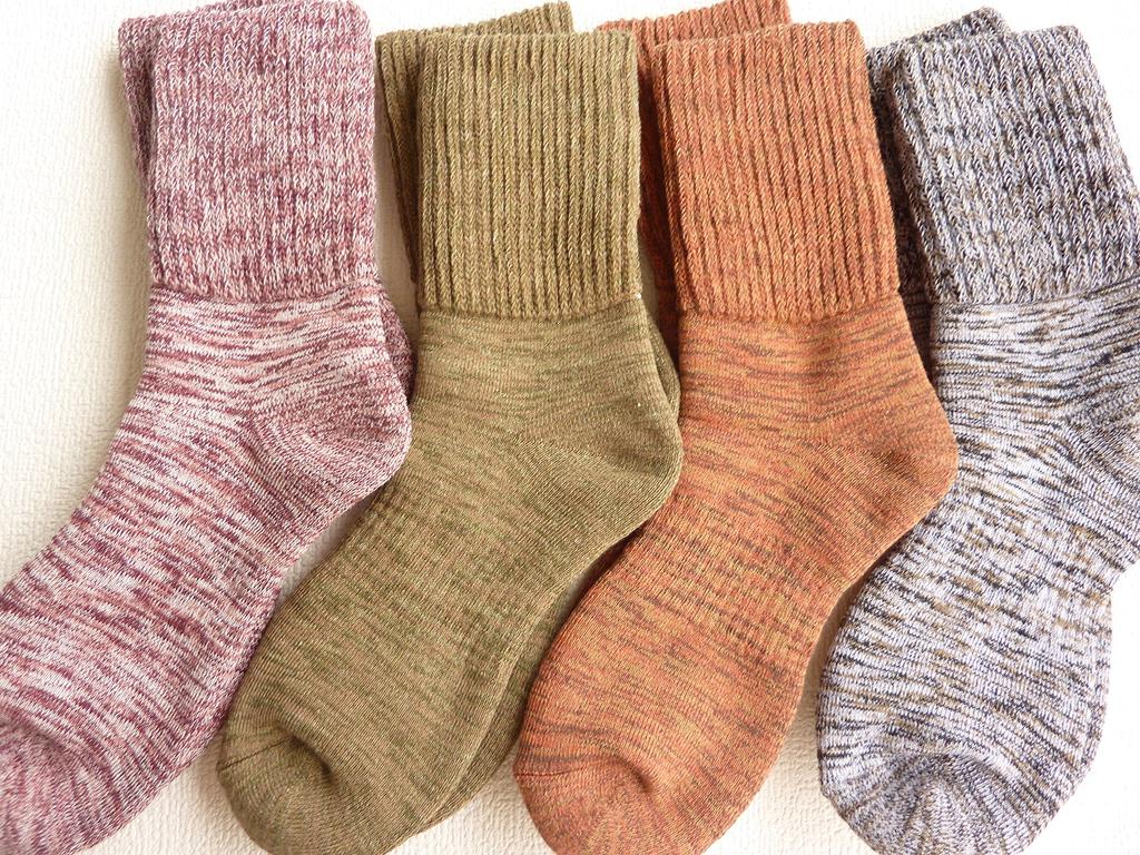 Flauschiges Set Farbe pro Dicke Socken mit Antibakteriell und Frotteestrick Made in Japan [5 Sinne] Socken, 4 Paar (Eine Packung), Geruchshemmende Sohlen,