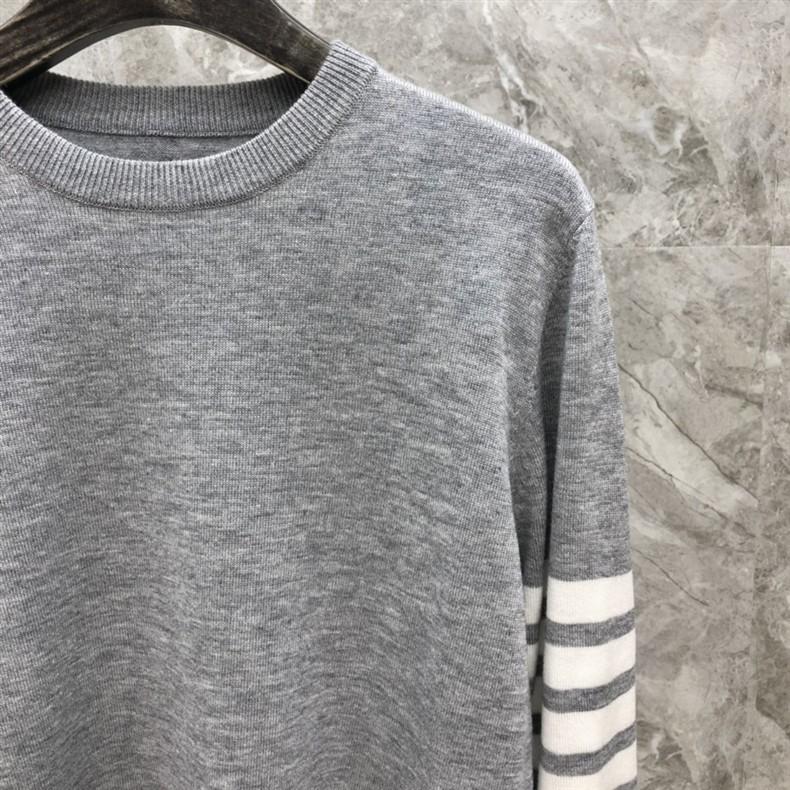 Round Neck Unisex Wool Sweater - Trendy Two-Button Four-Bar Design for Autumn/Winter