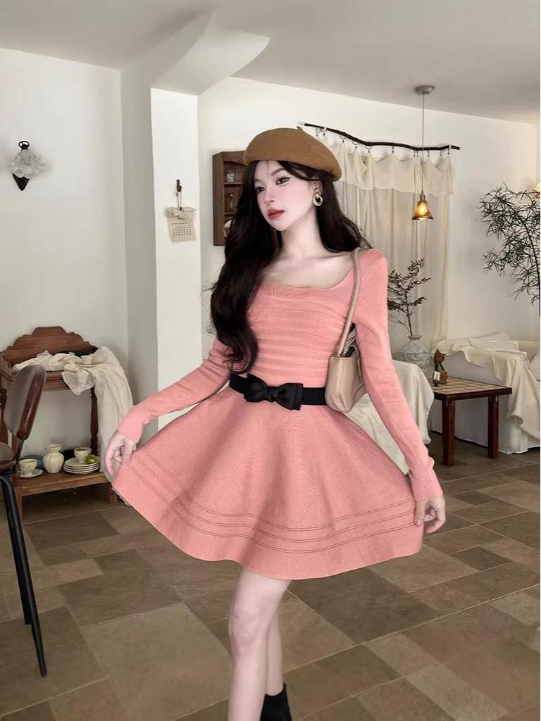 Robe élégante en maille française: Robe Automne/Hiver Coupe Ajustée avec Jupe Évasée Découpée