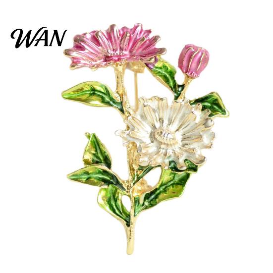 Lightweight Brooch Pin Enamel Coloring Three Chrysanthemums Design Zinc Alloy Floral Lapel Coats Suits Sweaters Dresses Badge Party Accessory Durable
