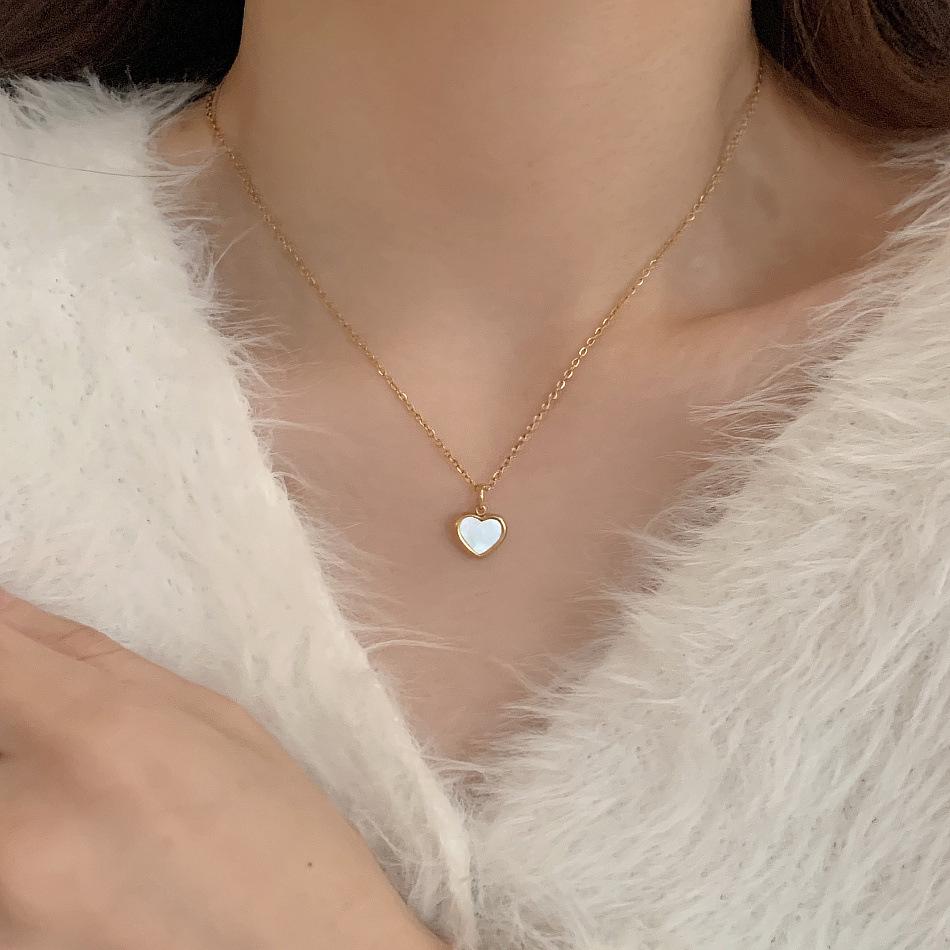 Stylish Heart-Shaped Titanium Steel Shell Necklace for Women - Trendy Collarbone Chain Accessory