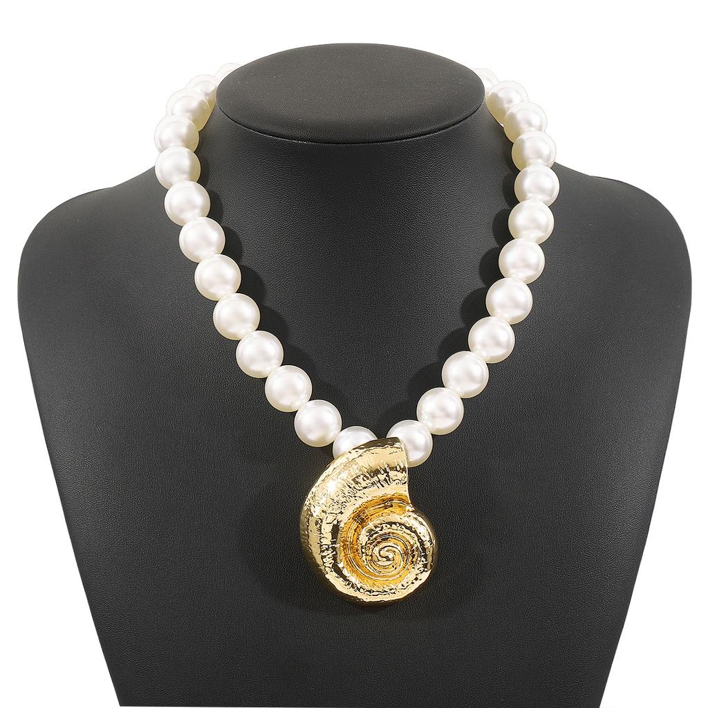 Ocean wind elegant pearl beaded conch pendant necklace, temperament summer marine life collarbone chain