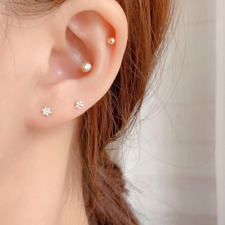 Small Flower Diamond Inlaid Earrings with Threaded Buckle – Versatile Ear Studs for a Sweet, High-End Look