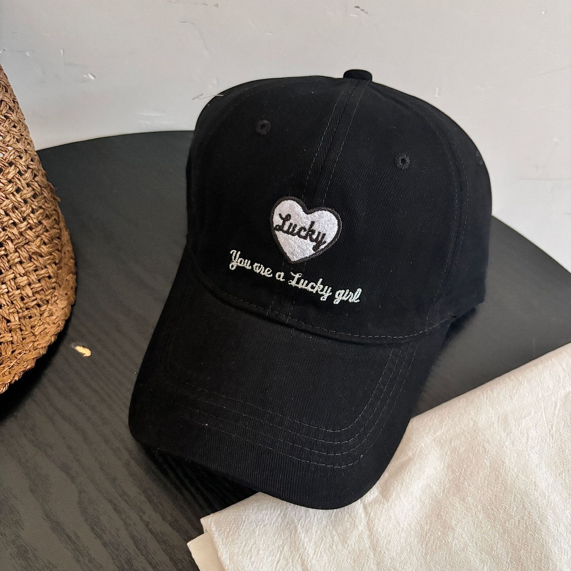 

Новая модная бейсболка с вышитыми буквами для женщин, с маленьким лицом, универсальная мягкая кепка, шляпа от солнца для мужчин M（56-58cm） чёрный