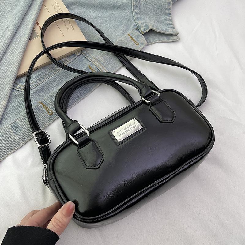 New Korean version niche versatile foreign style portable bowling bag women commute to work advanced sense messenger bag bag