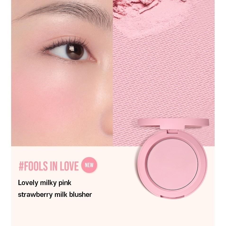Blush viso 3CE, pigmenti traslucidi leggeri, texture liscia come la seta, facilmente sfumabile, colorito dall'aspetto naturale.