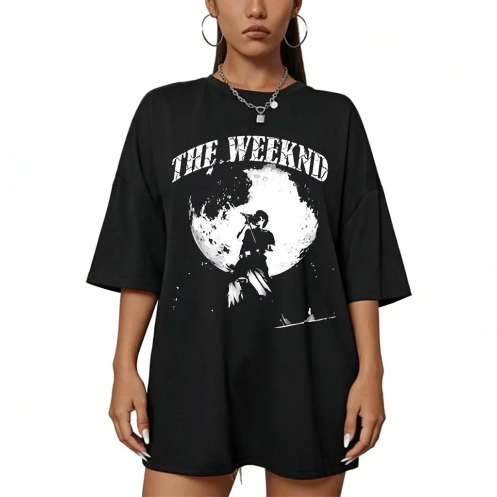 Schwarzes Oversized-Baumwoll-T-Shirt mit Retro-Porträt von The Weeknd und „Dawn FM“-Logo für treue Fans des R&B-Stars