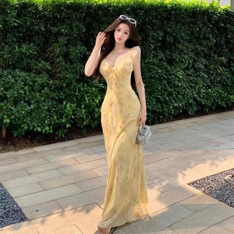 

Women s Yellow Floral Ruffle Maxi Dress: Seaside Vacation Style with Patchwork and Cinched Waist Extra Large жовтий