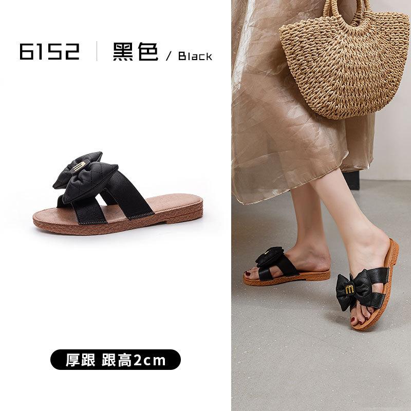 

Кожаные тапочки женские для улицы 2025 лето новые универсальные модные с бантом шлепанцы на плоской подошве нескользящие прохладные тапочки 43 чёрный