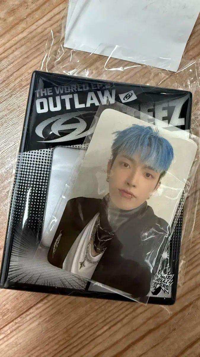 

[USED] ATEEZ (Eighties Aties) Hongjoong (HONGJOONG) OUTLAW collect book