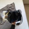Borsa a Spalla Pieghettata con Coulisse Borsa di Lusso Fashi Pelle Morbida Design di Nicchia Versatile Casual Borsa a Secchiello di Fascia Alta per Donne