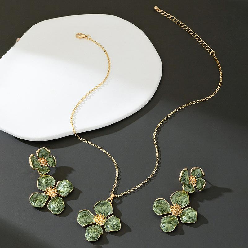 Atmospheric Green Oil-drop Flower Necklace and Earrings Set