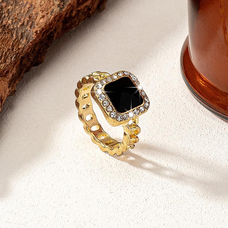 European Luxury Retro Diamond Enamel Square Ring for Women: Versatile Niche Design