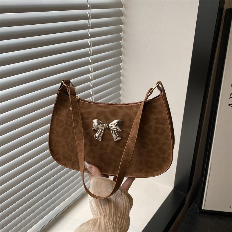 

2025 new temperament butterfly fashion armpit bag trend foreign style leopard print shoulder bag high sense niche small square bag коричневый