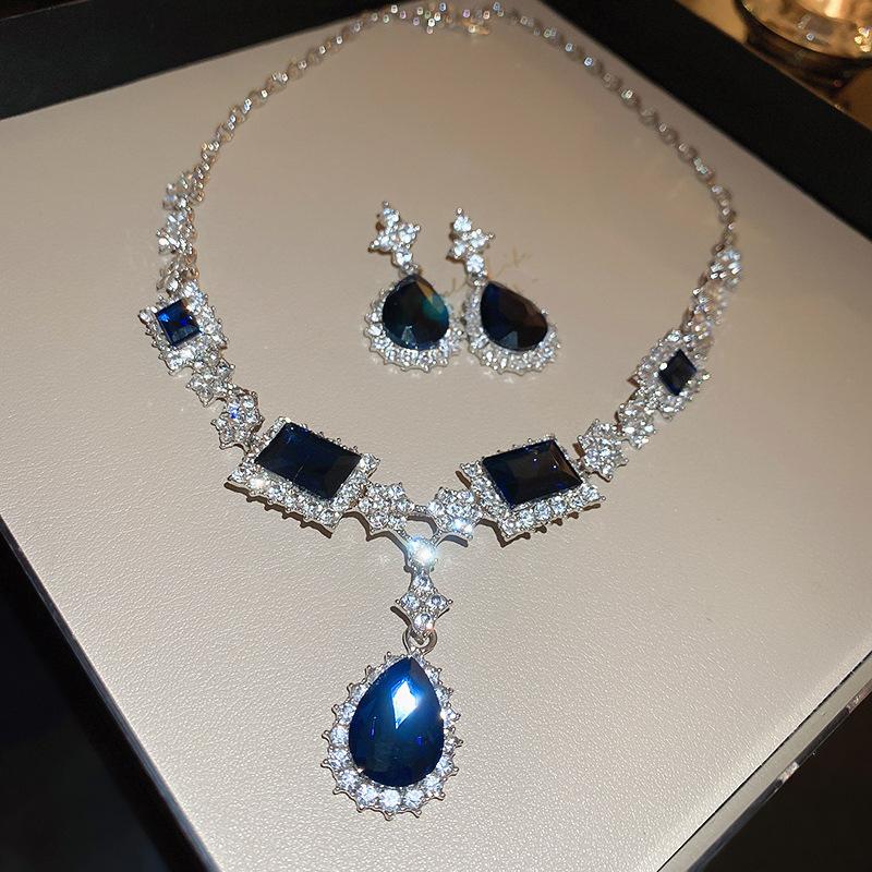 Classic Middle Design Women Girls Palace Luxury Crystal Necklace Earrings Vintage Lady Gorgeous Chains Choker Jewelry Gift