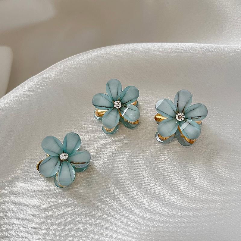 

Camellia Mini Claw Hair Clip for Women - Small Size, Perfect for Bangs, Frizzy Hair & Braids небесно-голубой