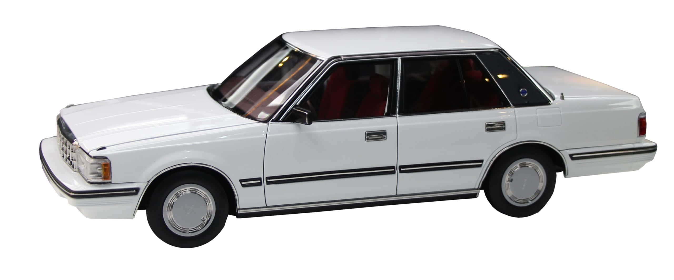 

Фристайл XiaoGuang Масштабная модель Toyota Crown MS122 Белый Готовое изделие 1/18 (Красный салон) 8250611W-1