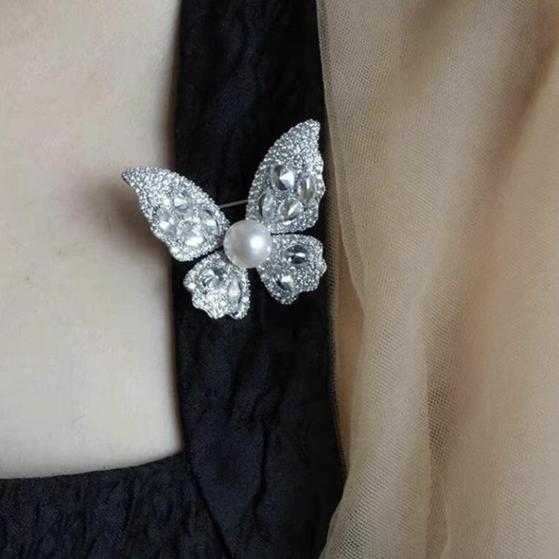 Elegant Crystal Butterfly Brooches for Women Badges Classic Lady Dress Suit High-end Pins Fashion Jewelry