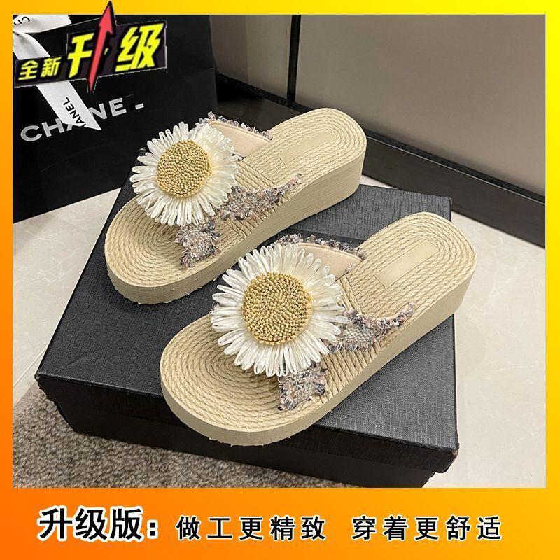 Platform flower beach shoes 2025 summer new cool slippers fashionable versatile vacation non-slip slippers women