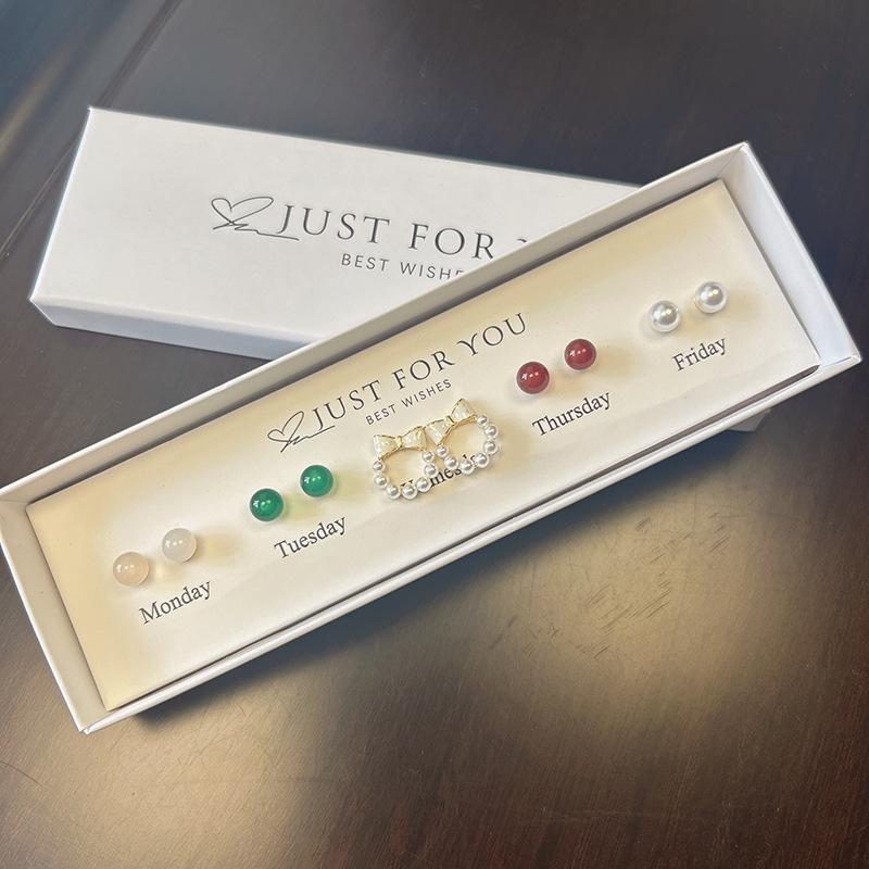 Tygodniowy Zestaw Kolczyków Sztyftów z Perłami Bez Powtórek - Francuski Retro, Prosta, Wszechstronna Biżuteria Modowa dla Kobiet