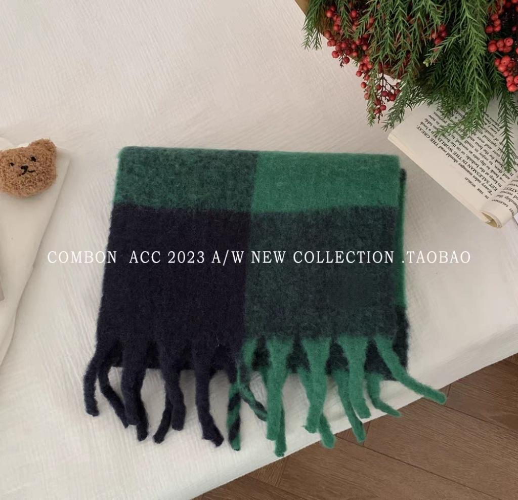 

Atmosphere Large square tassel pull soft waxy scarf Autumn and winter women s thickened warm versatile mohair scarf 190cm*40cm240g зелёный