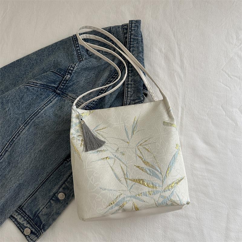 Large Capacity Underarm Bag Women 2025 New Retro Work Embroidered Shoulder Bag Bucket Bag