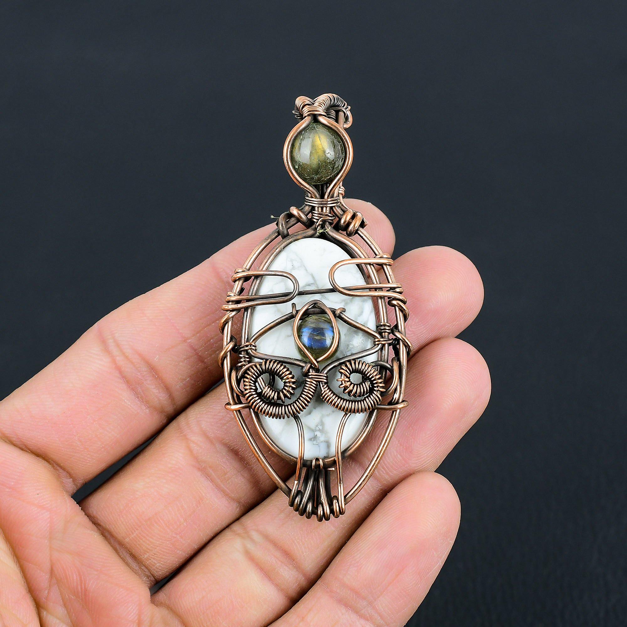 

Ювелирное изделие ручной работы из драгоценных камней говлита и лунного камня, подвеска из чистой медной проволоки 2.56 Inches белый