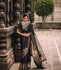 Vakker Golden Jari med ny design Soft Lichi Silk Saree