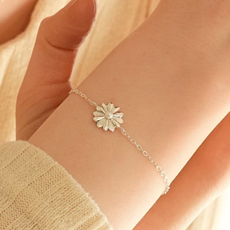 

BELLOOGGI Daisy pearl bracelet(L) Daisy freshwater pearl bracelet free