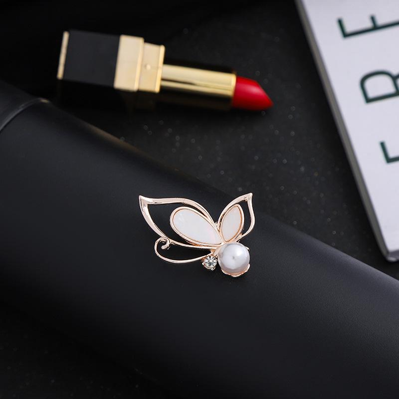 Luxury Animal-Themed Corsage: Elegant Holiday Gift for Women