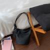 Early spring new bucket bag simple solid color handbag niche commuter underarm shoulder bag