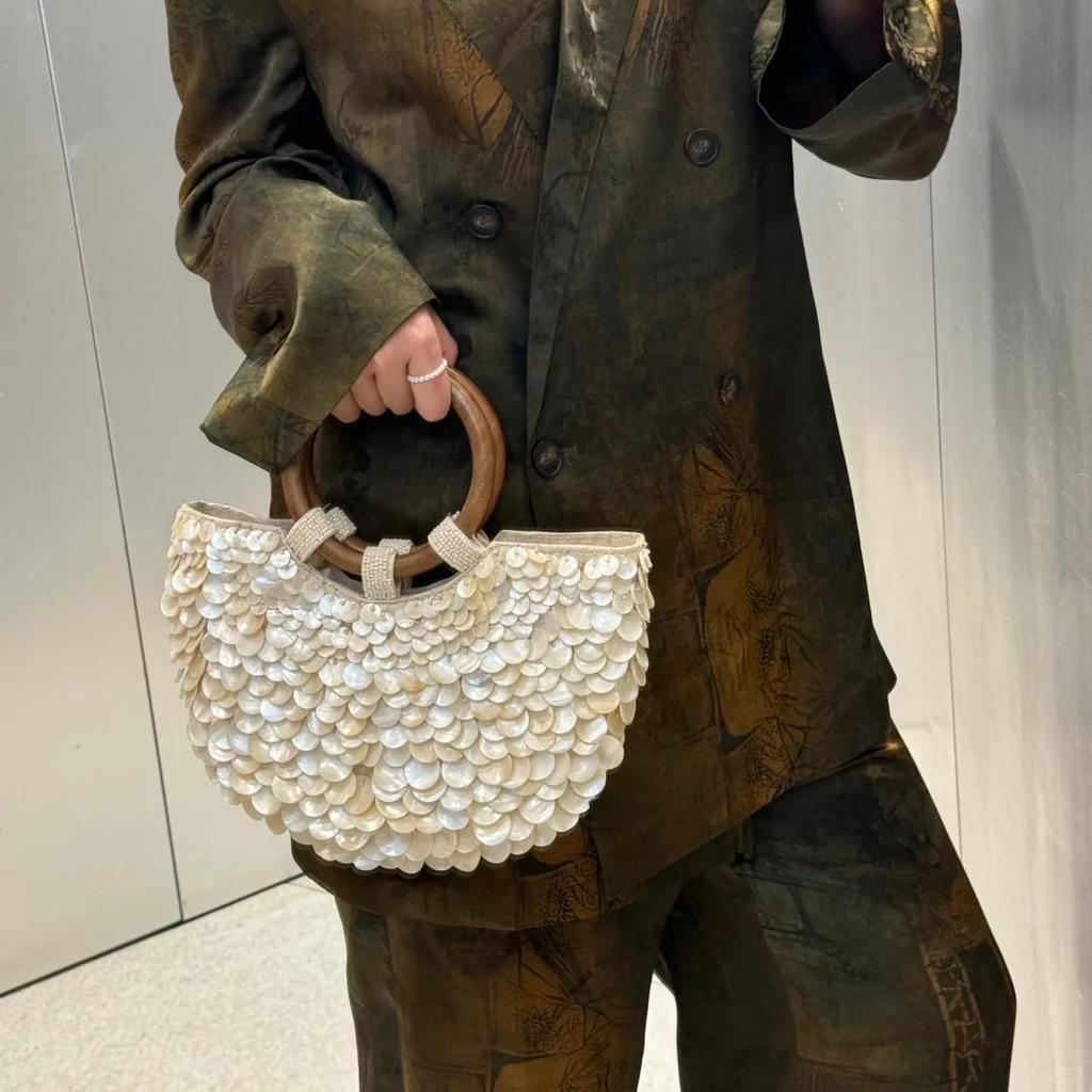 2026 Autumn/Winter Handmade Natural Shell Women's Bag - High-End Niche Design with Trendy, Unique Style