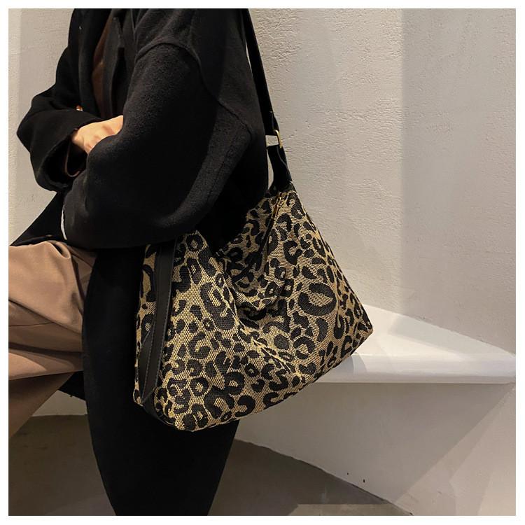 Ielgy Large Capacity Fashion Large Bag Leopard Print Cloth Bag Bag Niche Shoulder Messenger Bag