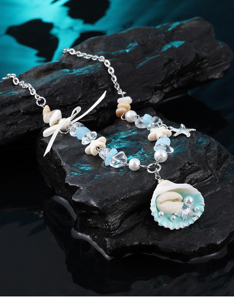 Pearl Style Shell Conch Pendant Necklace - Titanium Steel Clavicle Chain for Women, Light Luxury Seaside Sweater Accessory.