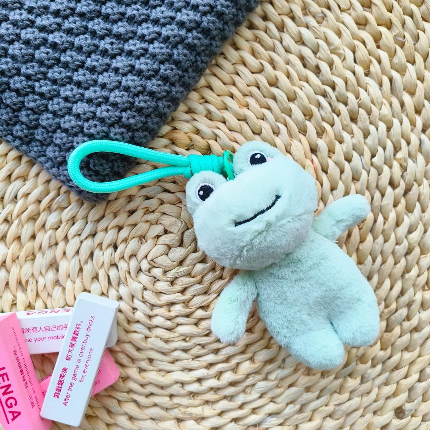 

Small animal pendant, pink-eyed rabbit plush toy, purple-eyed cat doll pendant. 15Cm pendant