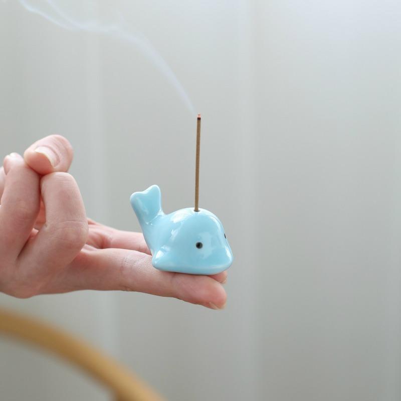 1Pcs Cute Small Whale Incense Burner, Whale Shape Incense Stand Holder Ceramic Incense Burner Stick Rack DIY Home Decoration