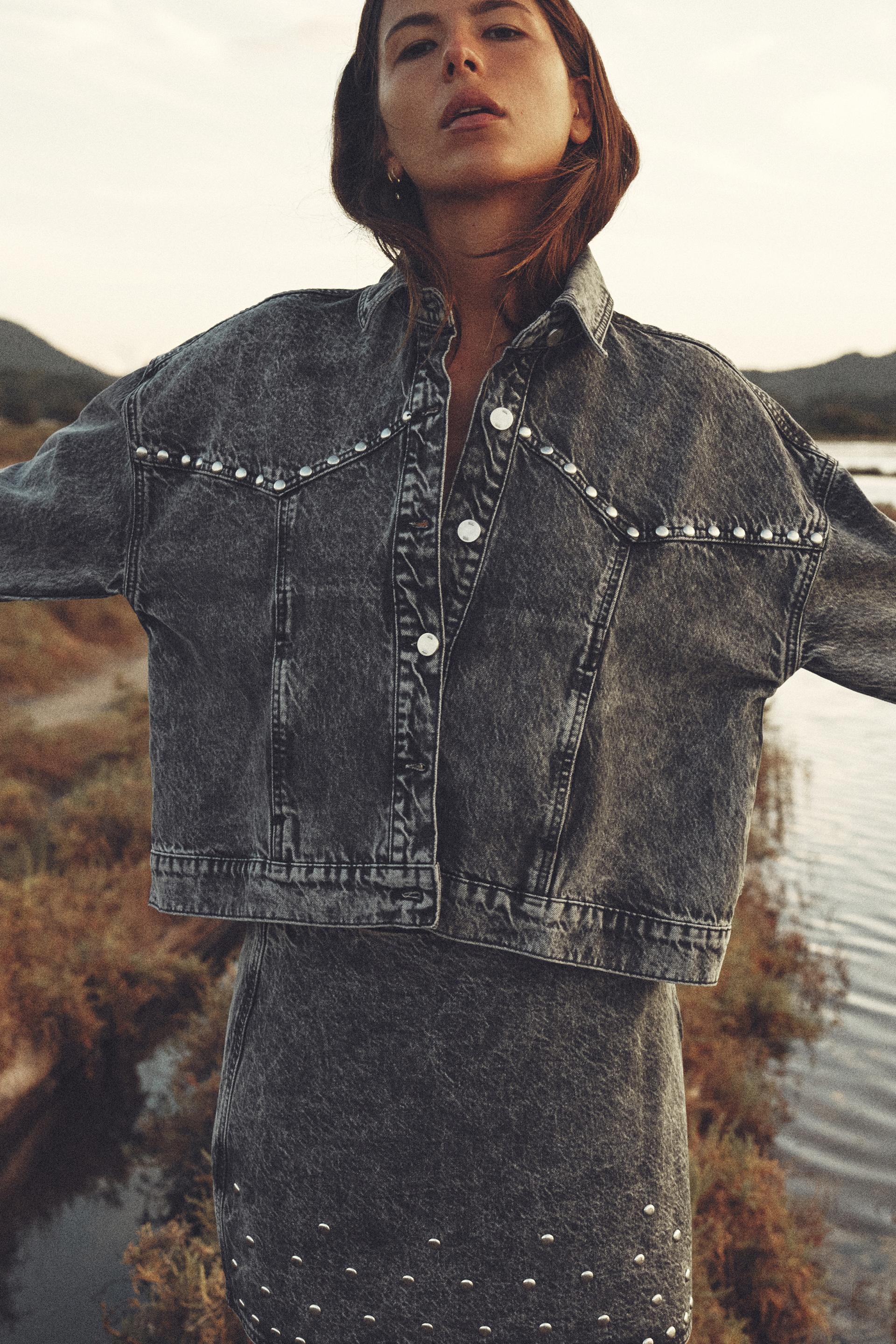 

Z1975 ДЖИНСОВАЯ КУРТКА С КЛЕПКАМИ