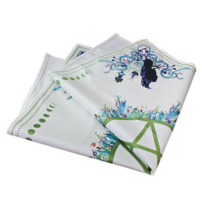 Luxurious Velvet Tarot Cards Table Cover with Pentagram Design