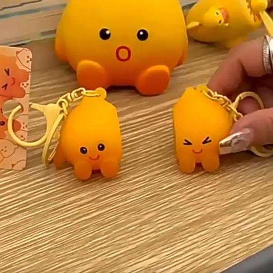 1 Paar Schlüsselanhänger Magnetisches Flammen-Design Magnetische Saugkraft Schlüsselanhänger Lebhafter Ausdruck Paargeschenk Taschenzubehör