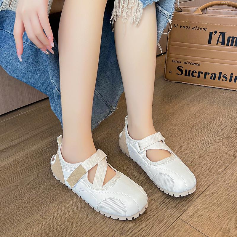 Retro white French flat Mary Jane women's shoes 2025 new summer light mouth round head versatile bag head sandals
