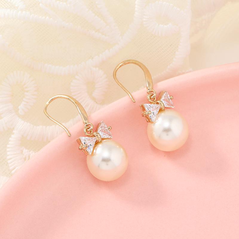 Elegant Pearl  Comet Silver Stud Earrings