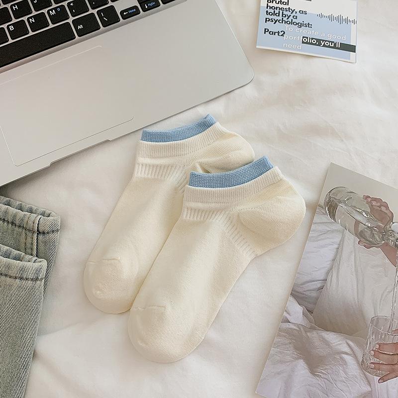 

Женская весна и лето Новый продукт Индивидуальность Все сочетается Цвет сшивной Дышащий Впитывает пот Не спадает с носками-лодочками 1 pair синий