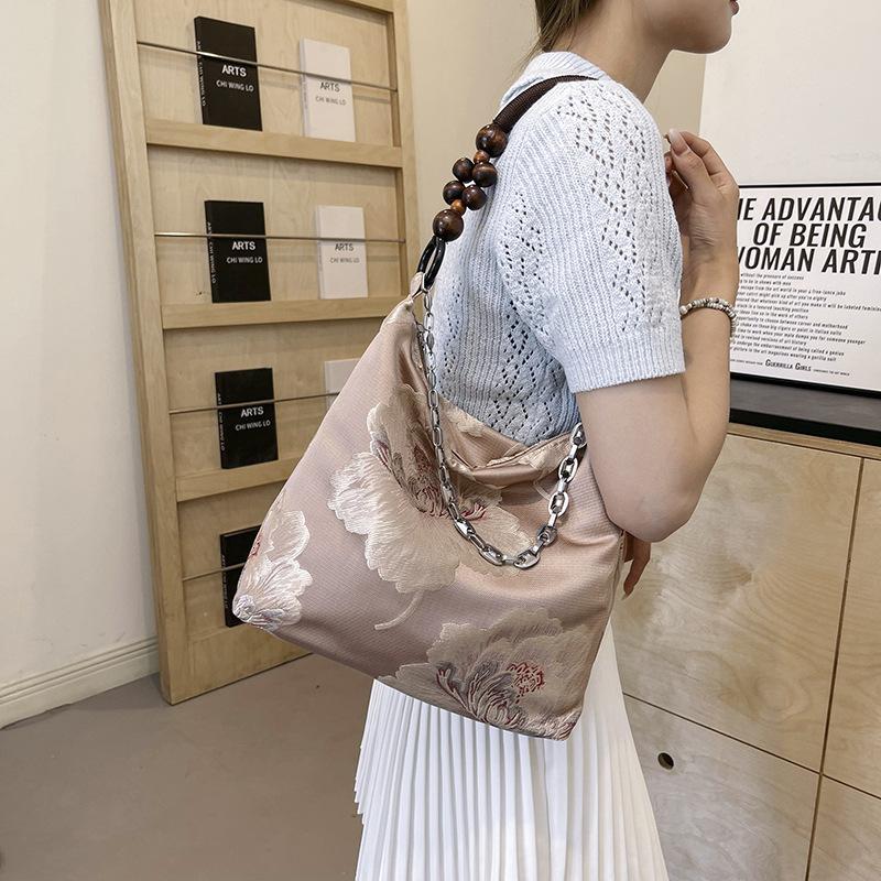 New Chinese-style Embroidered Chain Single-shoulder Underarm Bag for Women In Summer New Chinese Style Large-capacity Commuting Toy Bag
