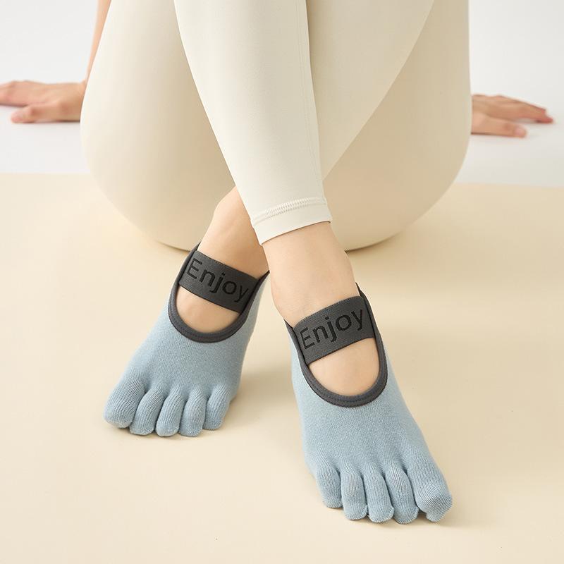 Professional Non-Slip Yoga Socks Women'S Short Tube Sports Invisible Boat Socks Pilates Sweat-Absorbing Breathable Split-Toe Socks