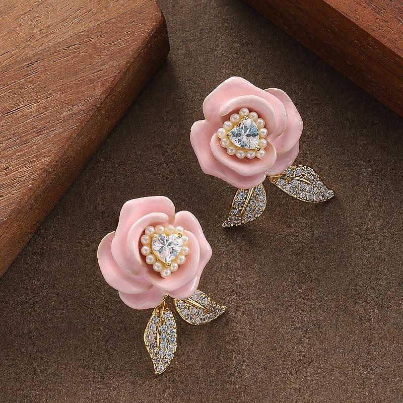 Korean version of super fairy, sweet and delicate three-dimensional diamond-encrusted zircon rose earrings, high-end versatile temperament earrings.