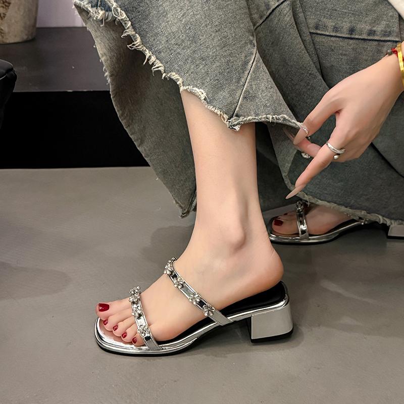 Flip Slippers Women Outwear Summer New Fashion Versatile Square Toe Open Toe Rhinestone Slender Strap Square Heel Sandals