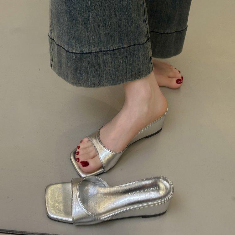 

One word with slope heel open toe cool slippers women s wear 2025 summer new versatile gentle temperament square head one word 35