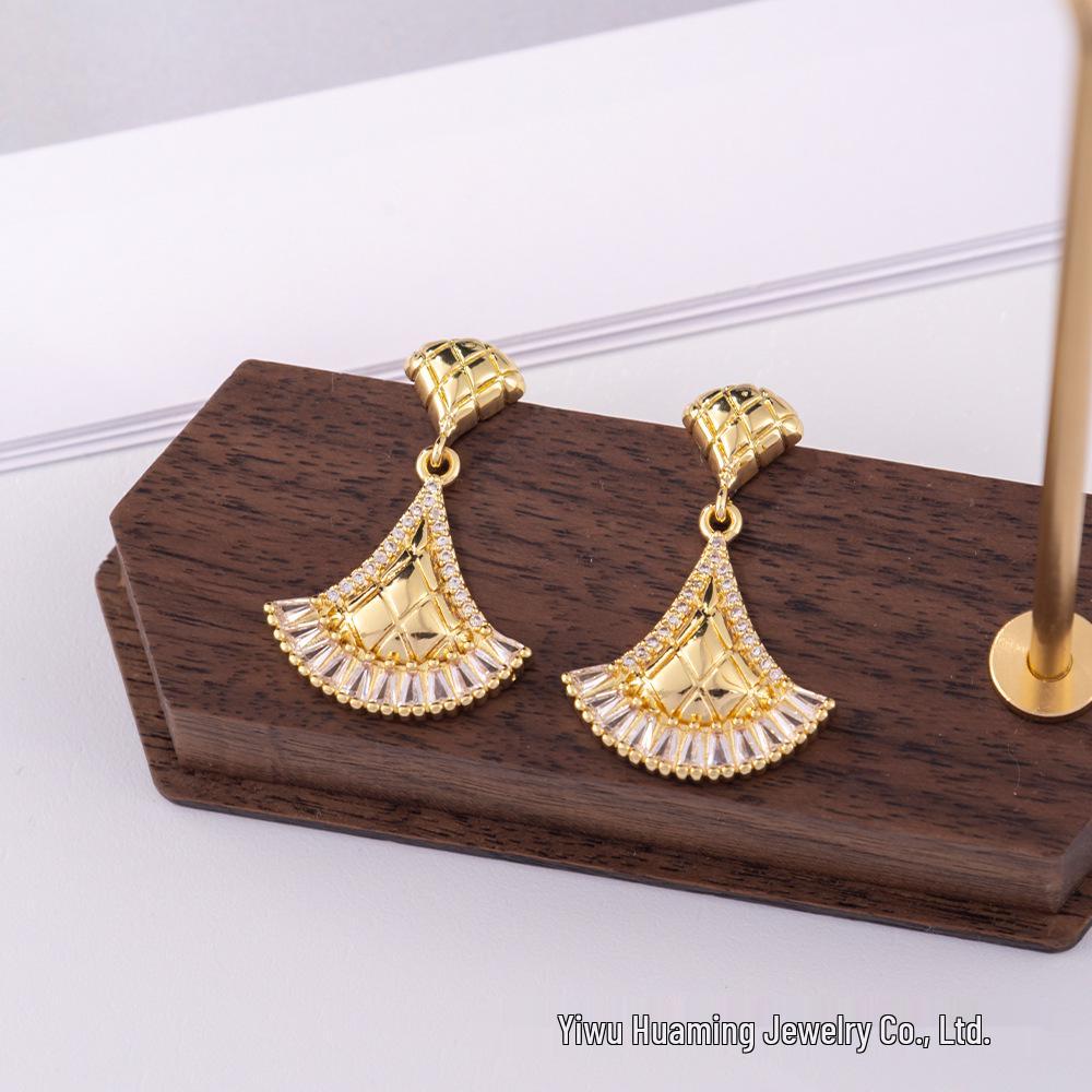 European American Style Luxury Stud Earrings: Elegant Cross-border Niche Hoops, Versatile Celebrity-inspired Accessories